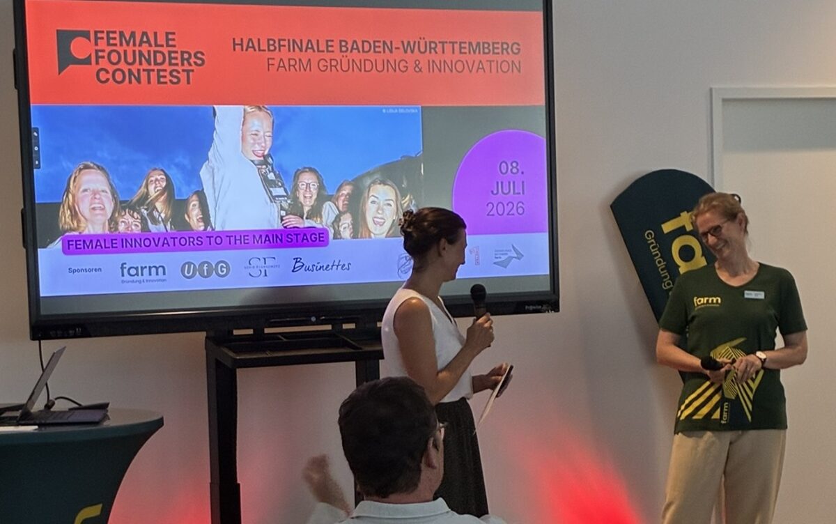 Melanie Eckrhard, Leiterin der Konstanzer Wirtschaftsförderung udn CHristina Groll, Leiterin des städtischen Gründungszentrums farm, bei der Begrüßung der Gäste.